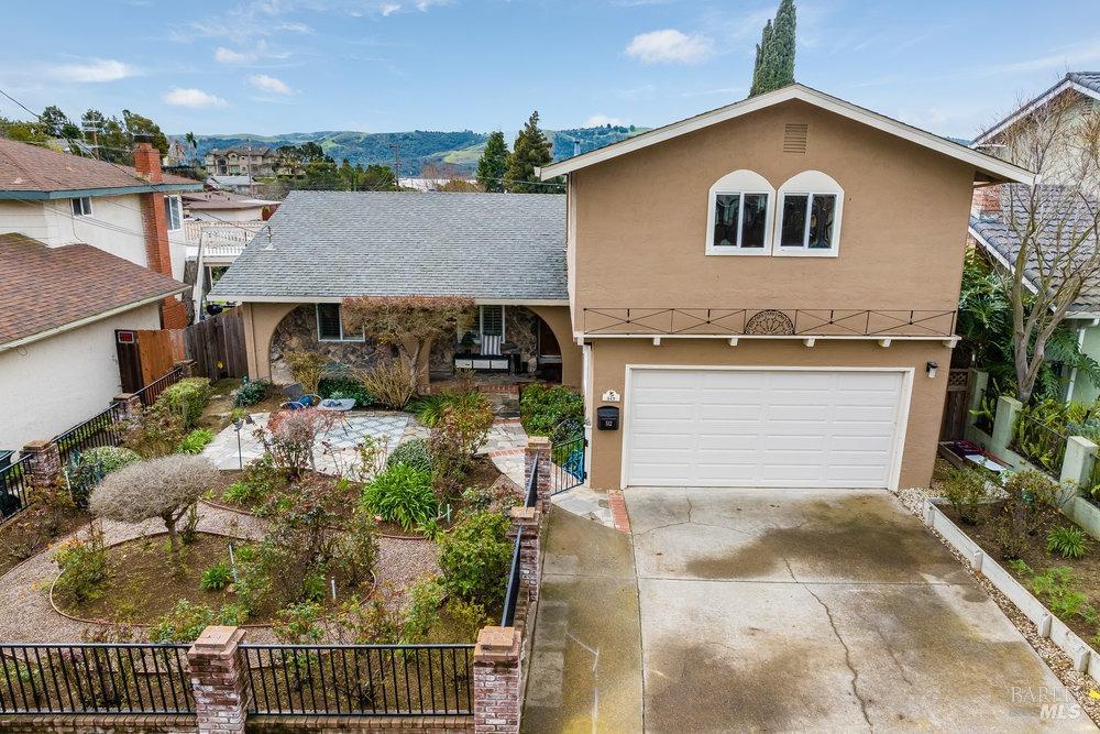 Detail Gallery Image 2 of 36 For 512 Gloria Way, Benicia,  CA 94510 - 4 Beds | 2 Baths