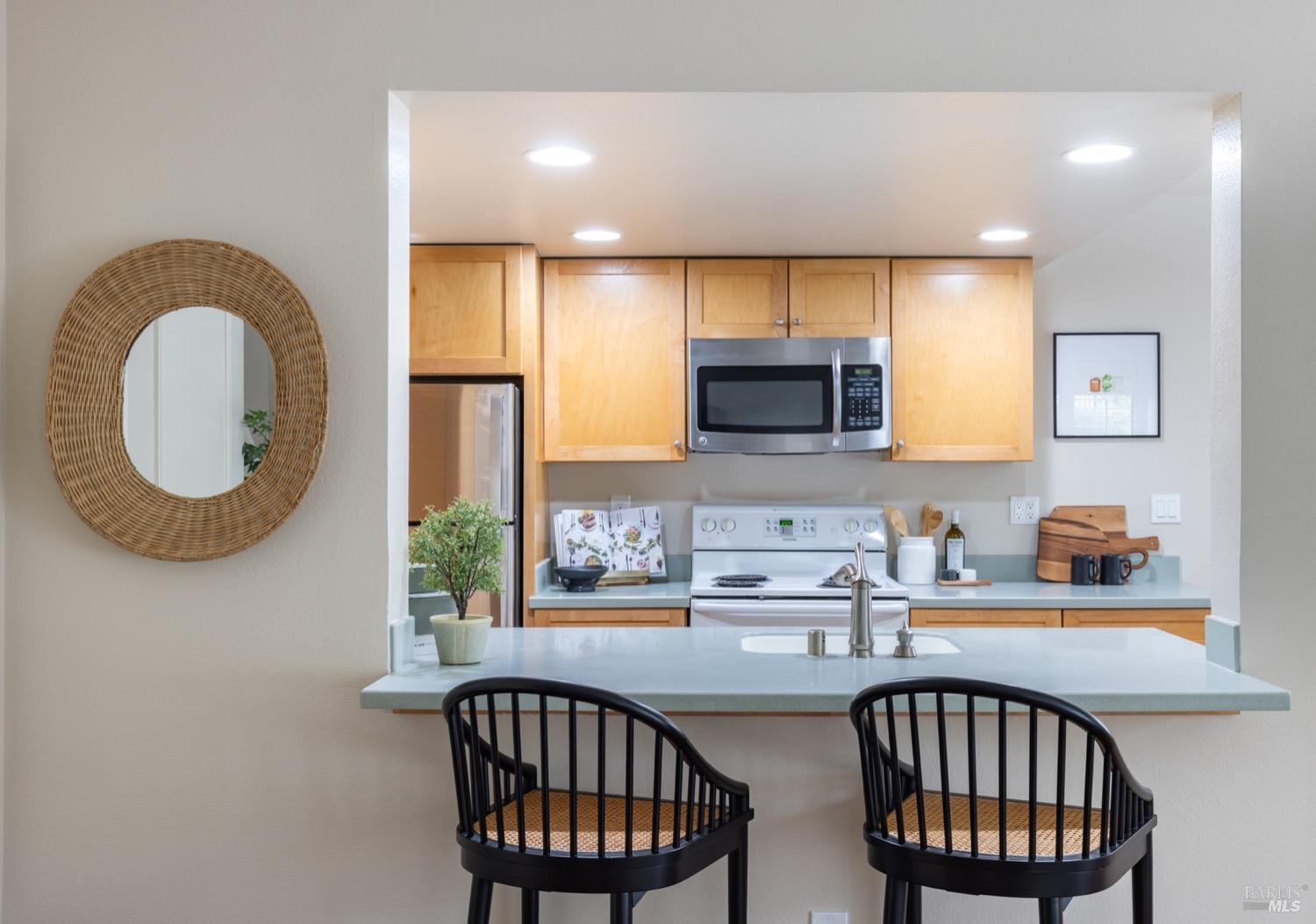 Detail Gallery Image 1 of 1 For 17 Sailmaker Ct, San Rafael,  CA 94903 - 2 Beds | 1 Baths