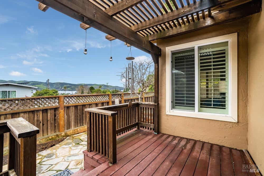 Detail Gallery Image 27 of 36 For 512 Gloria Way, Benicia,  CA 94510 - 4 Beds | 2 Baths