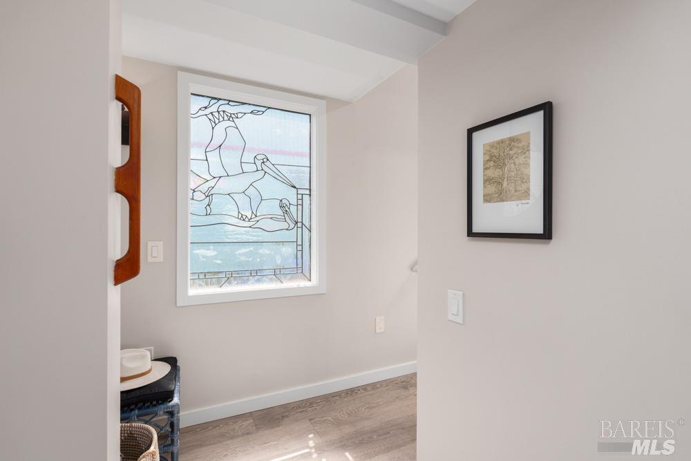 Detail Gallery Image 21 of 38 For 24 Gate 6 1/2 Rd, Sausalito,  CA 94965 - 3 Beds | 2/1 Baths