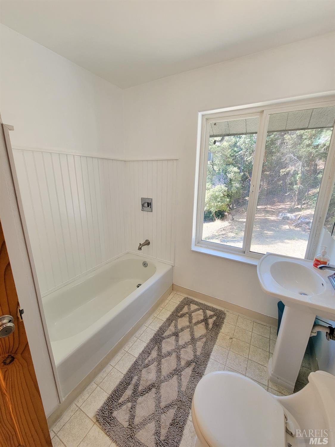 Detail Gallery Image 41 of 87 For 47111 Fox Rock Rd, Laytonville,  CA 95454 - 5 Beds | 3/1 Baths
