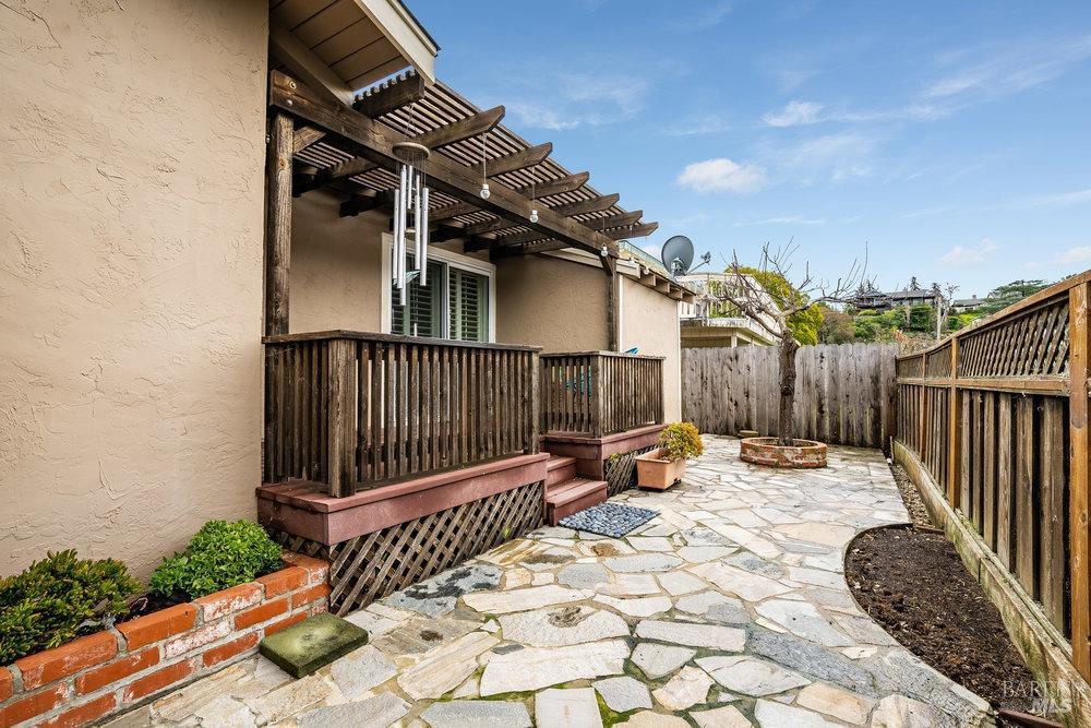 Detail Gallery Image 29 of 36 For 512 Gloria Way, Benicia,  CA 94510 - 4 Beds | 2 Baths