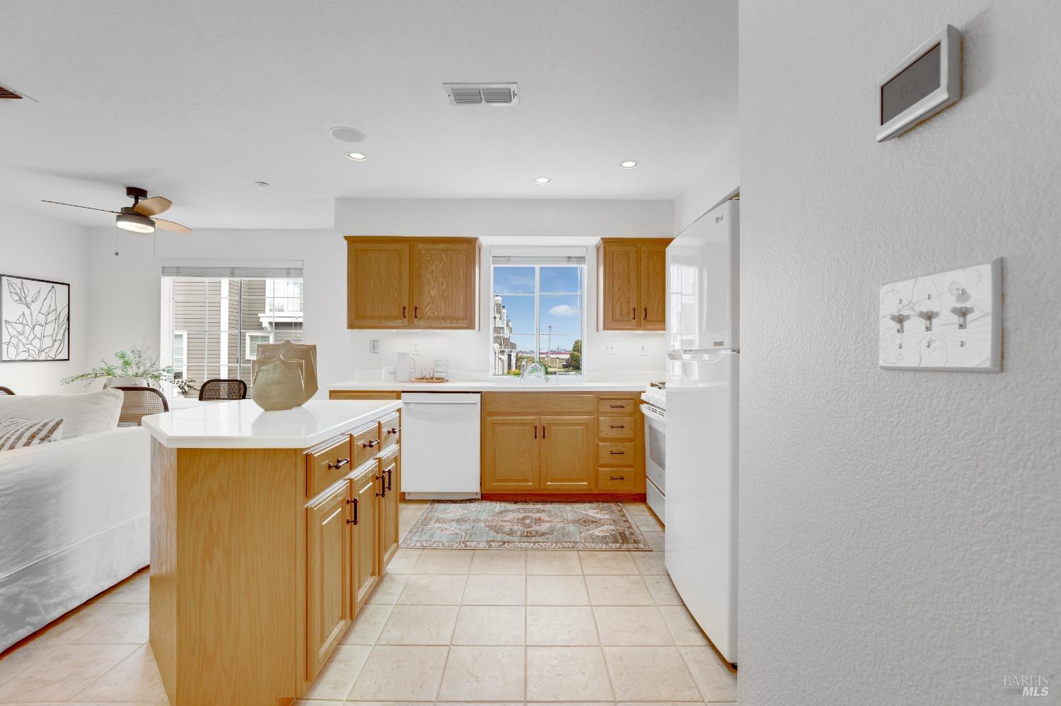 Detail Gallery Image 20 of 62 For 432 East E St, Benicia,  CA 94510 - 3 Beds | 2/1 Baths