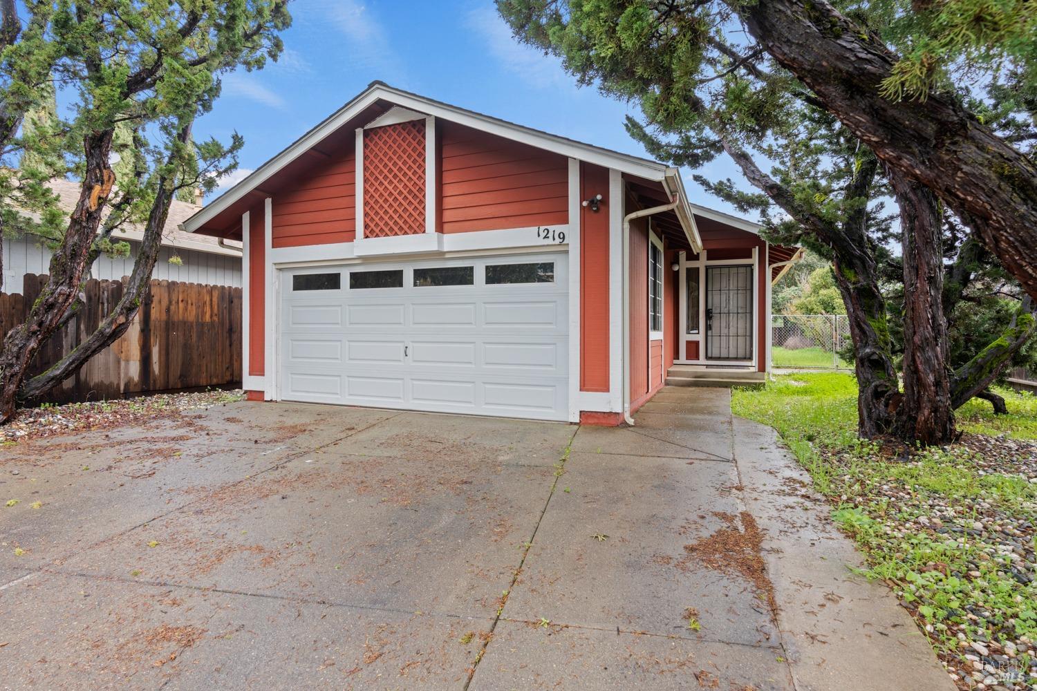 Detail Gallery Image 1 of 1 For 1219 Carrigan Ln, Ukiah,  CA 95482 - 3 Beds | 2 Baths