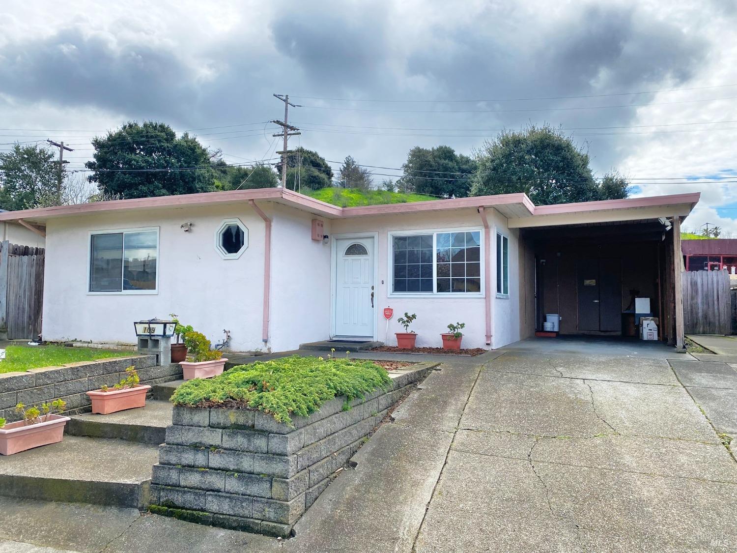 Opportunity knocks! Here's a 3bd/1ba 1-story fixer-upper home with potentially approx 1900sf of livi