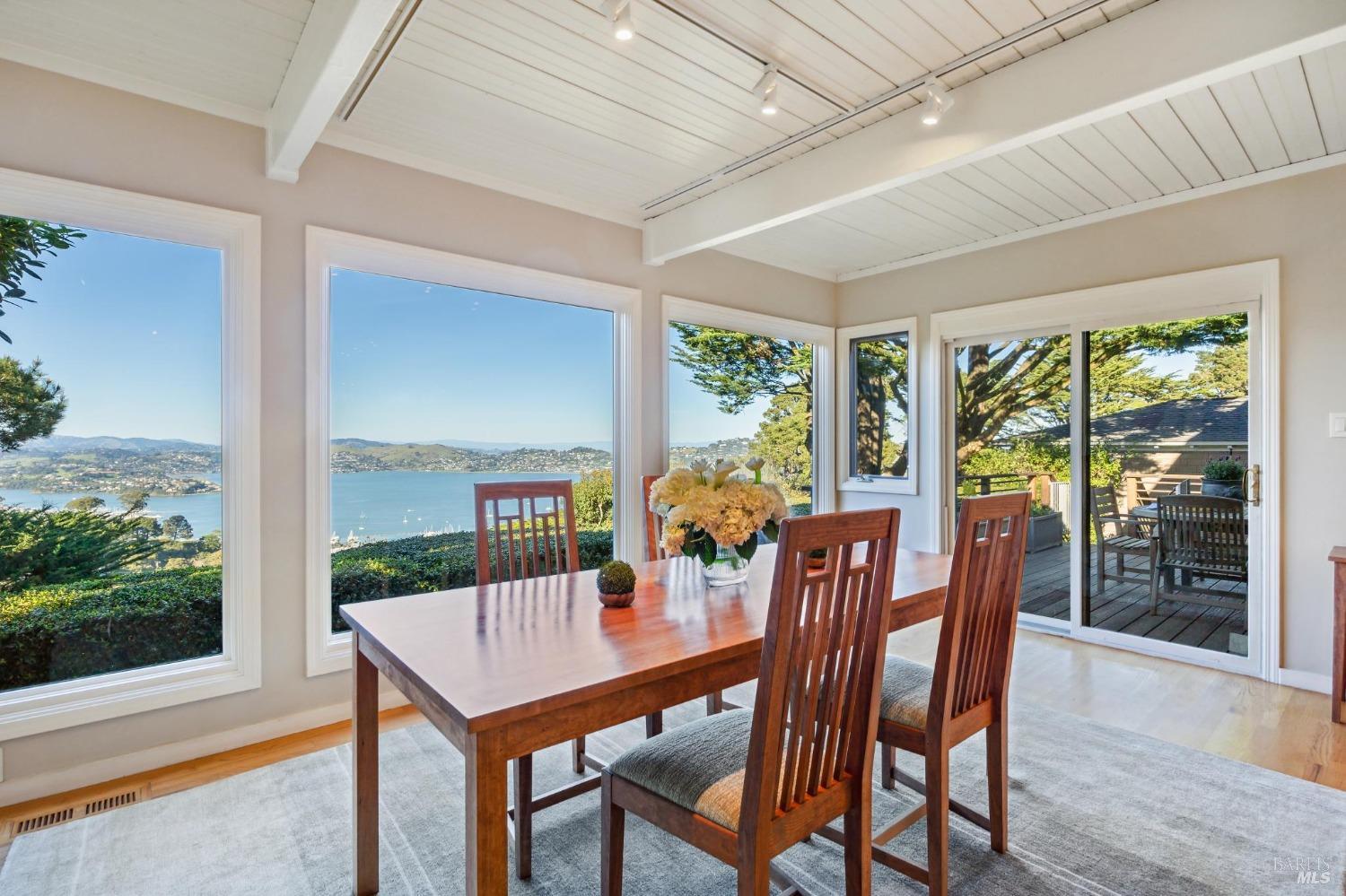 Detail Gallery Image 8 of 44 For 110 Cloud View Rd, Sausalito,  CA 94965 - 3 Beds | 3 Baths
