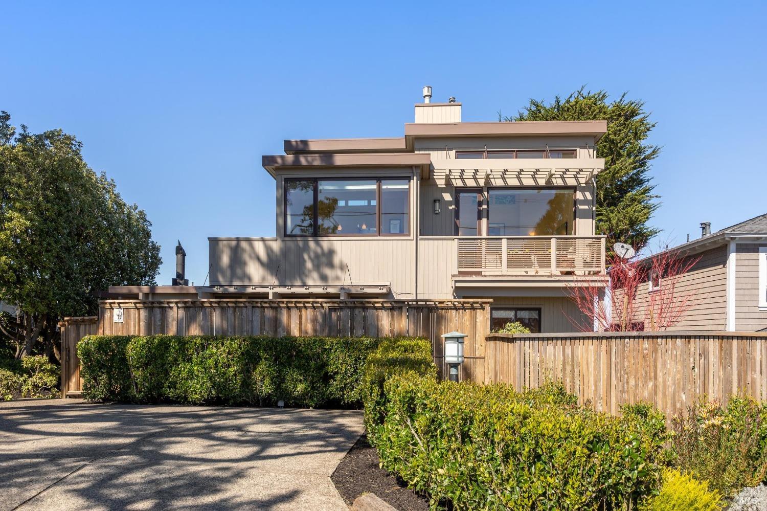 Photo of 110 Cloud View Rd in Sausalito, CA