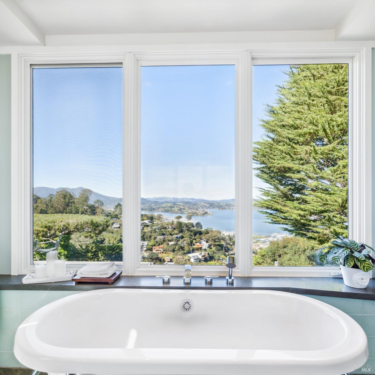 Detail Gallery Image 37 of 44 For 110 Cloud View Rd, Sausalito,  CA 94965 - 3 Beds | 3 Baths