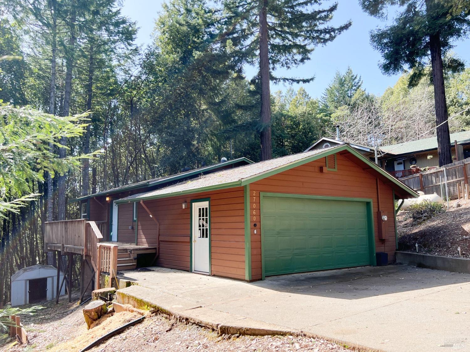 Photo of 27060 Bear Dr in Willits, CA