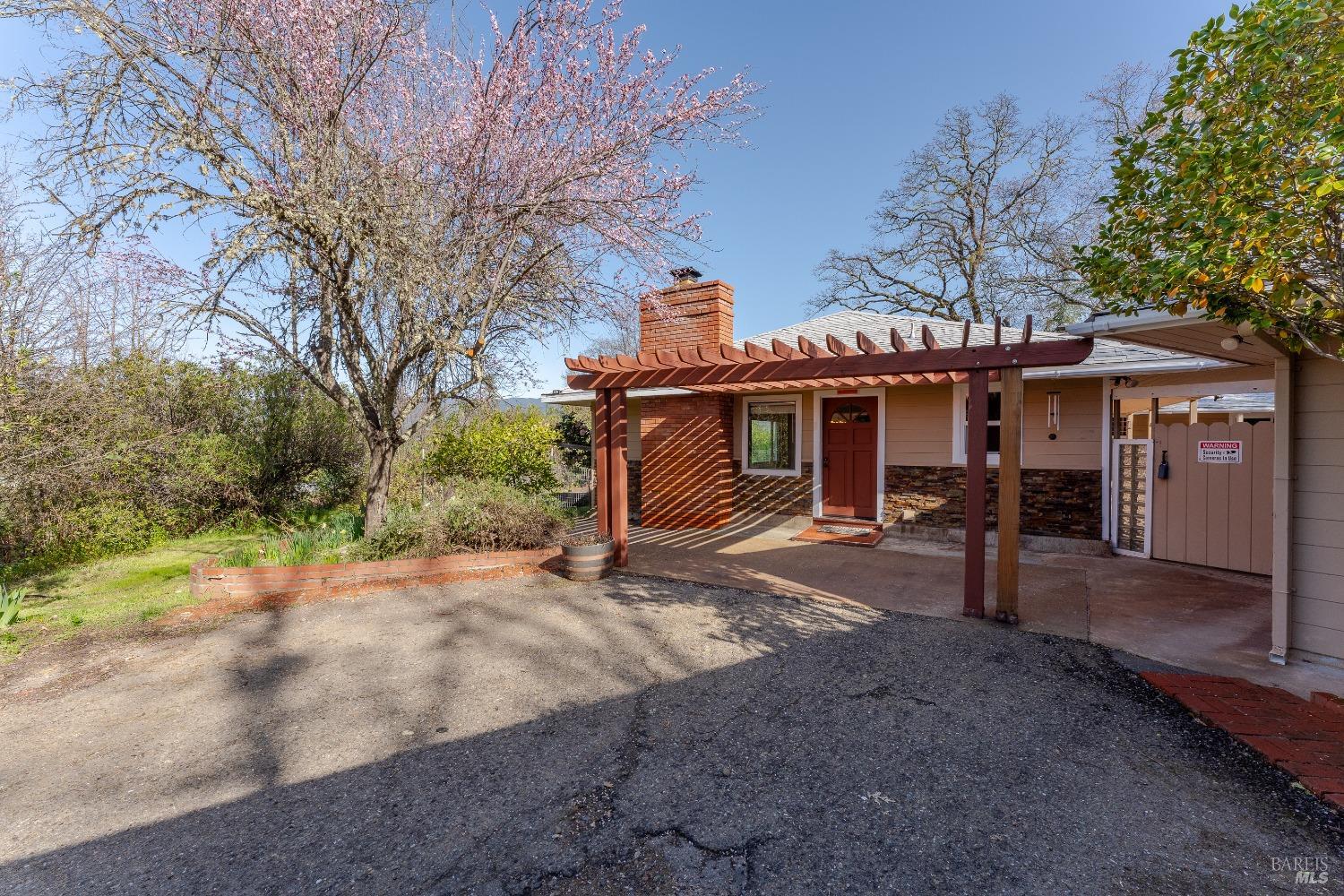 Detail Gallery Image 1 of 37 For 50 Canyon Dr, Ukiah,  CA 95482 - 3 Beds | 2/1 Baths