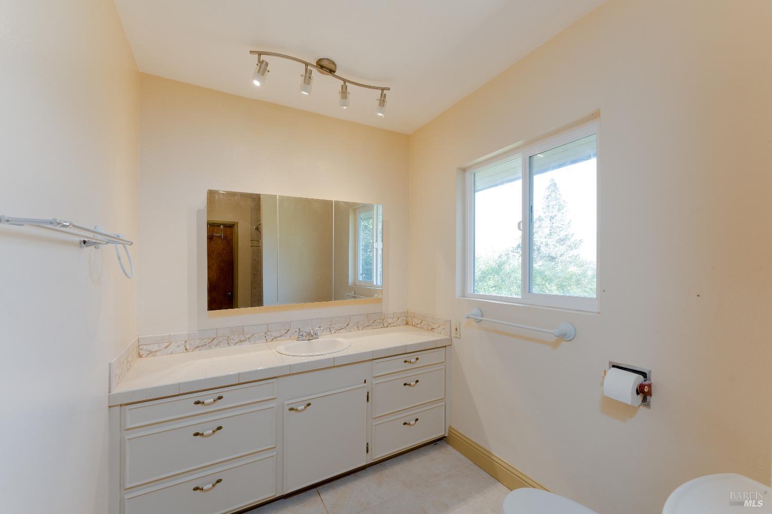 Detail Gallery Image 17 of 37 For 50 Canyon Dr, Ukiah,  CA 95482 - 3 Beds | 2/1 Baths