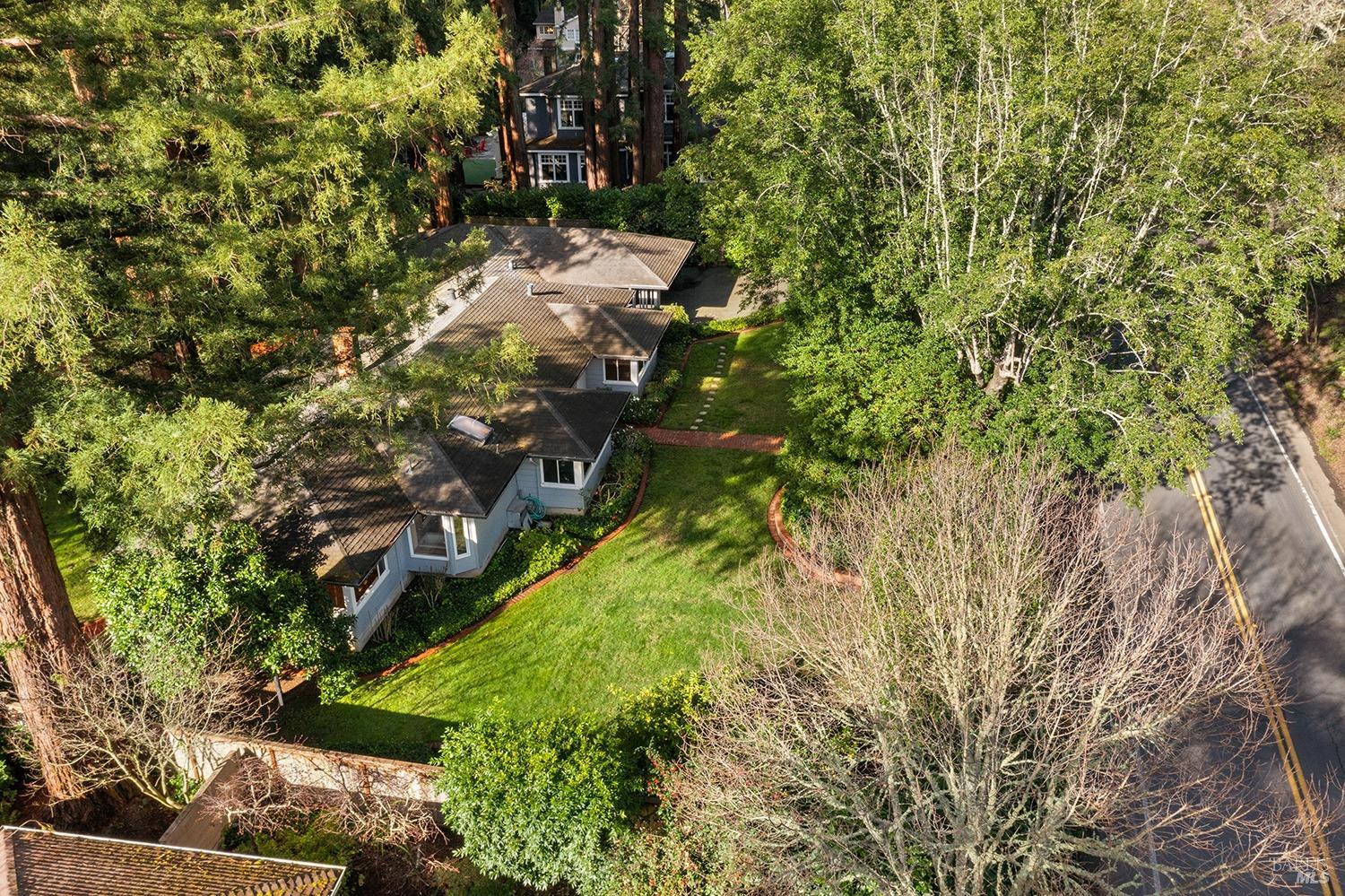Photo of 211 Woodland Rd in Kentfield, CA