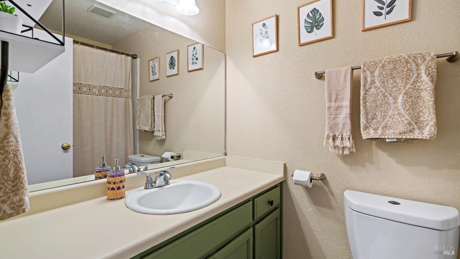 Detail Gallery Image 12 of 17 For 1032 Stanislaus Way, Santa Rosa,  CA 95401 - 3 Beds | 2 Baths