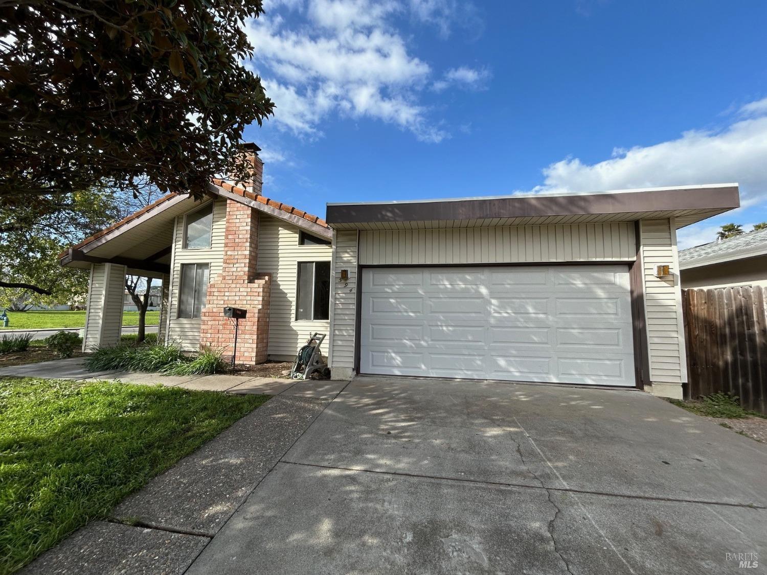 Photo of 594 Lewis Ct in Fairfield, CA