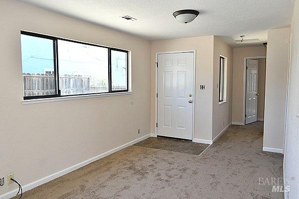 Detail Gallery Image 4 of 27 For 244 Woodrow Ave, Vallejo,  CA 94591 - 2 Beds | 1 Baths