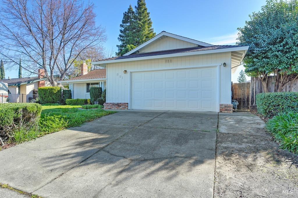 Photo of 681 Seville Ln in Vacaville, CA