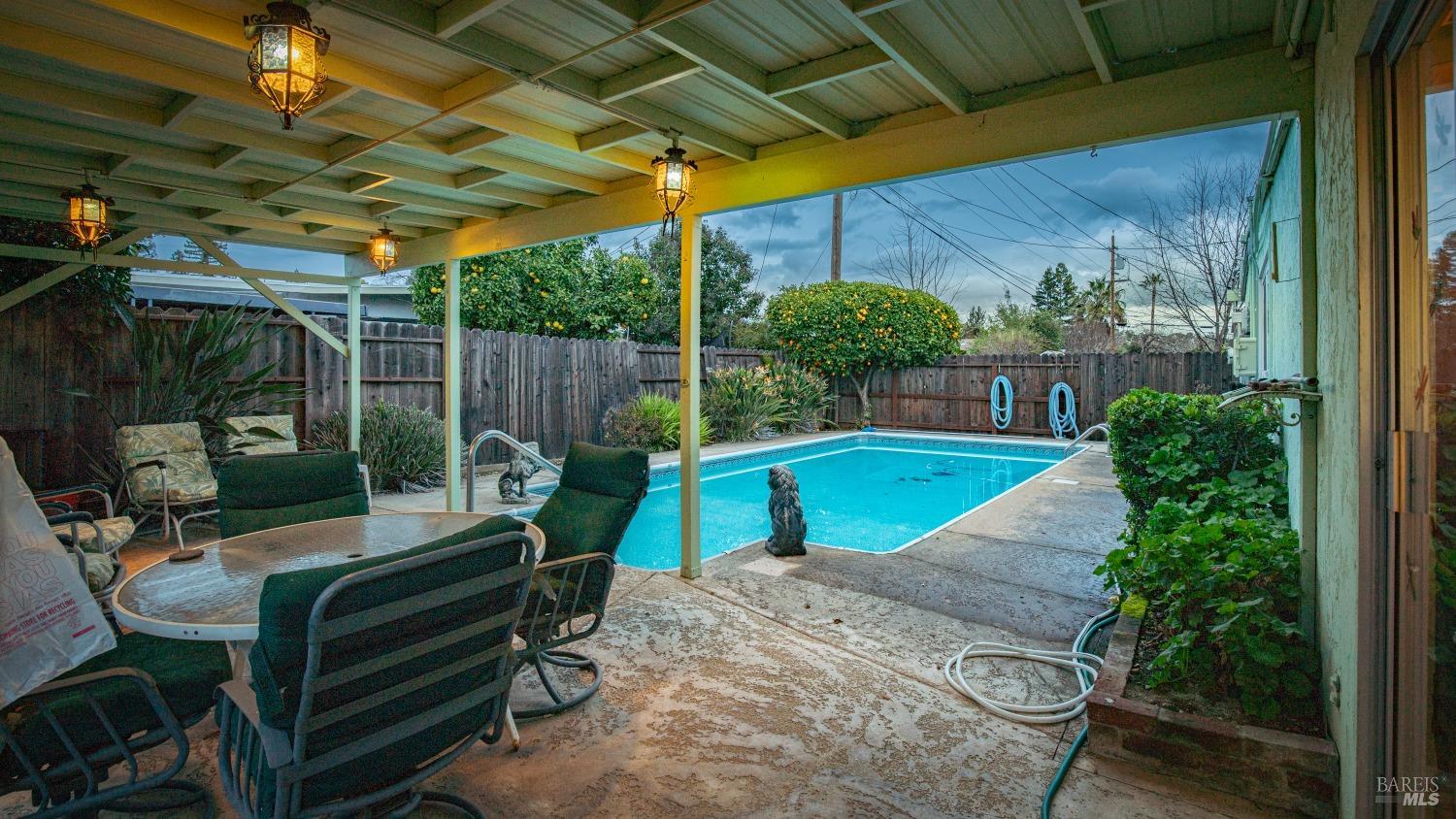 Detail Gallery Image 3 of 44 For 372 Fir St, Vacaville,  CA 95688 - 3 Beds | 1/1 Baths
