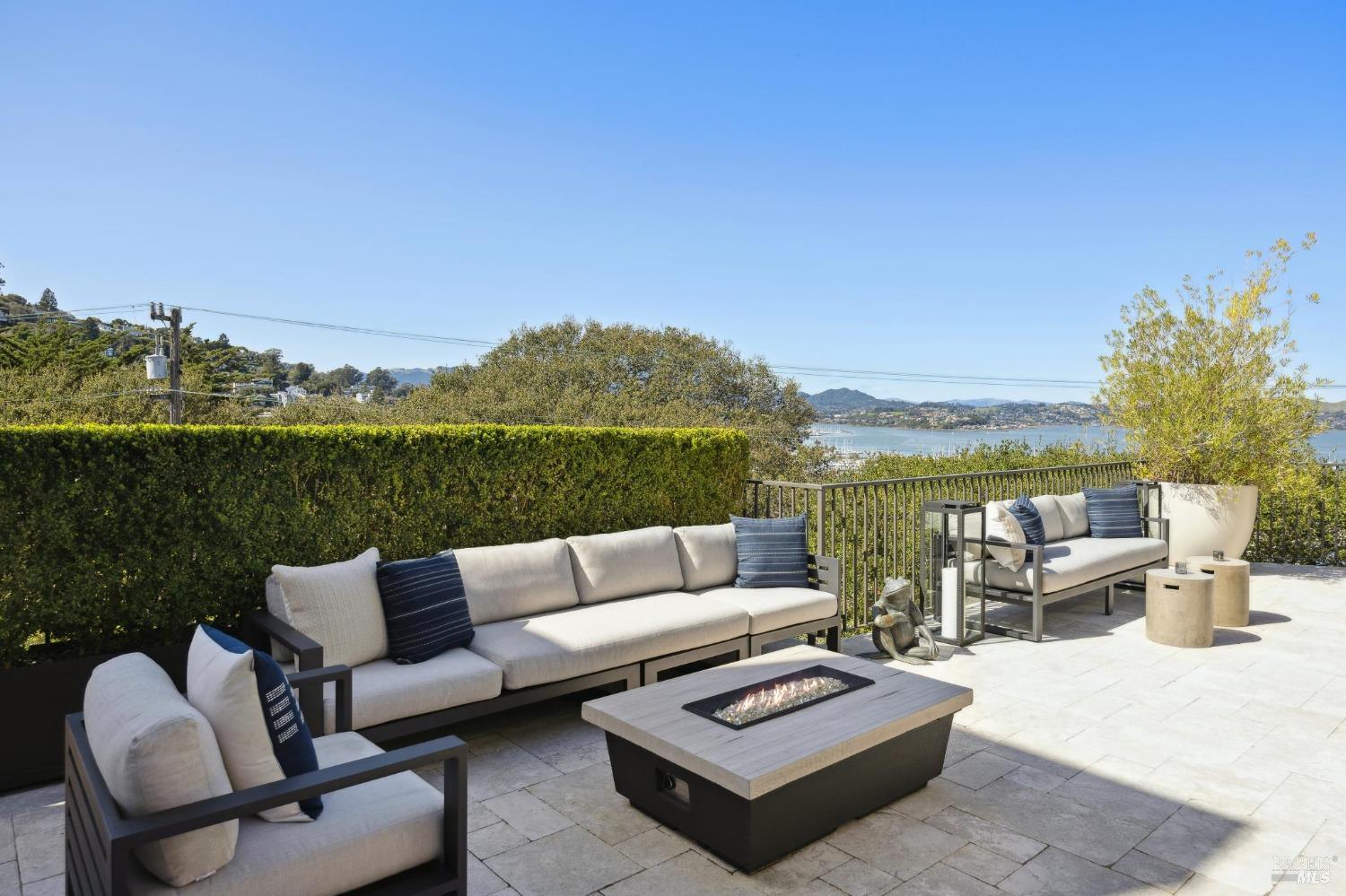 Detail Gallery Image 8 of 93 For 190 Harrison Ave, Sausalito,  CA 94965 - 5 Beds | 4/1 Baths