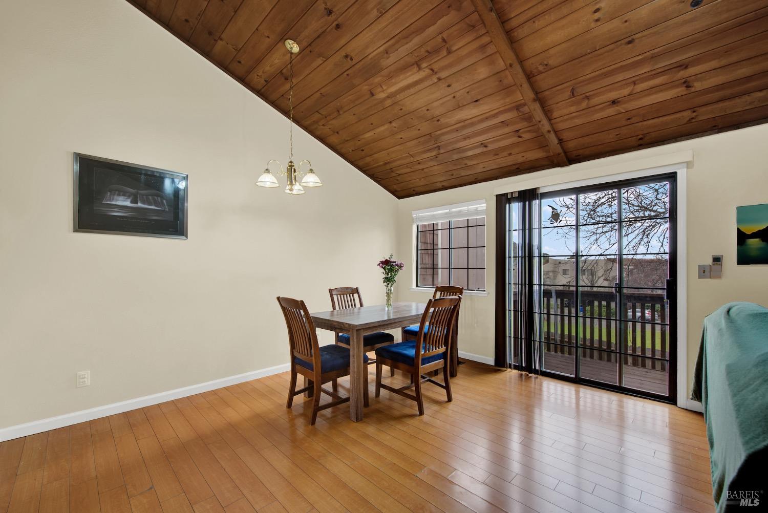 Detail Gallery Image 12 of 30 For 1800 Dalessi Ln, Pinole,  CA 94564 - 2 Beds | 2/1 Baths