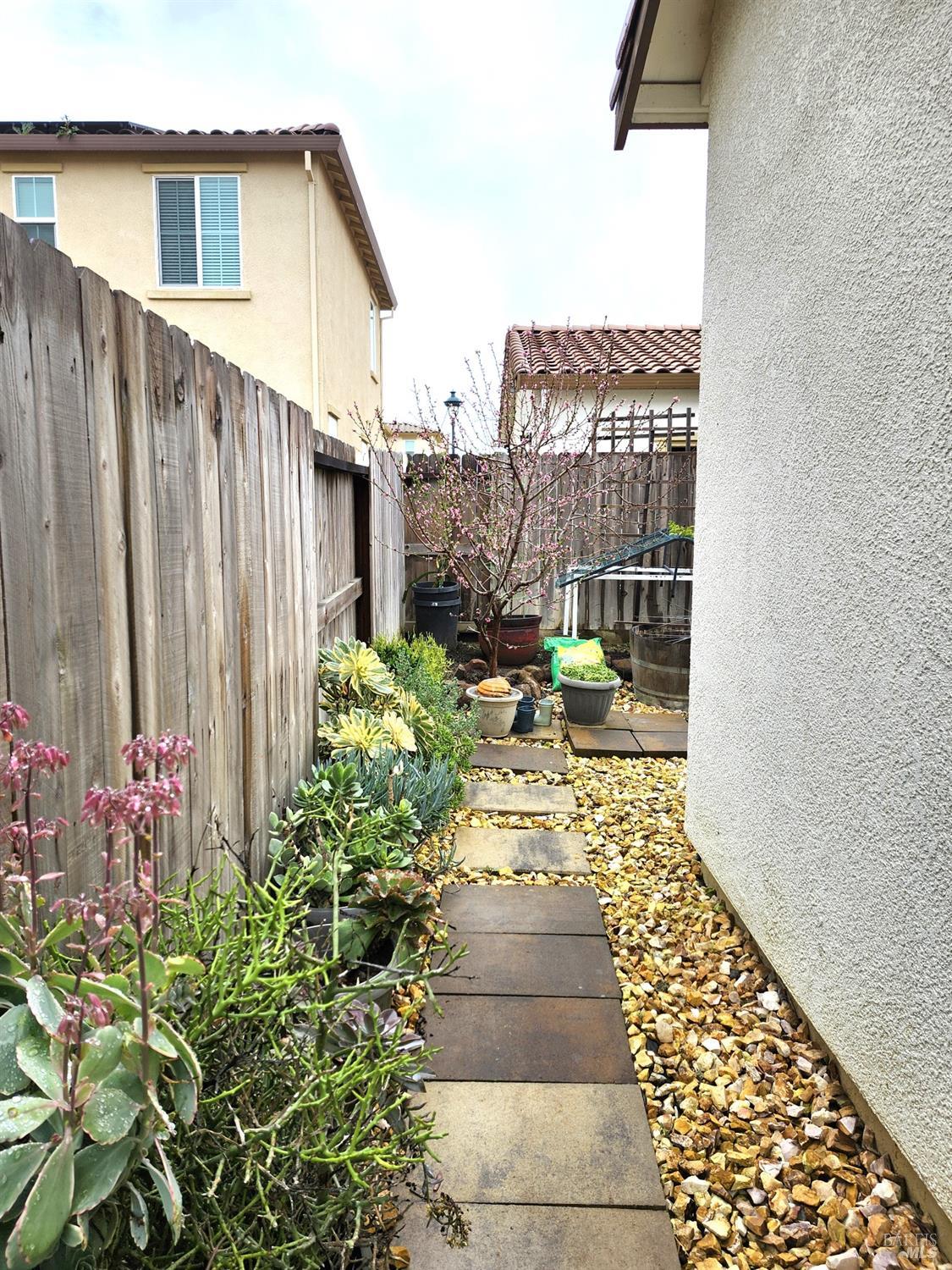 Detail Gallery Image 25 of 26 For 600 Sweet Pea St, Vacaville,  CA 95687 - 3 Beds | 2/1 Baths