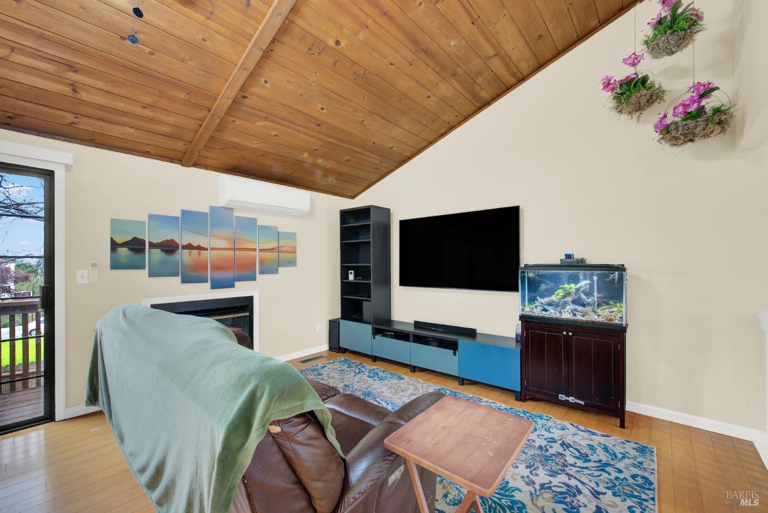 Detail Gallery Image 10 of 30 For 1800 Dalessi Ln, Pinole,  CA 94564 - 2 Beds | 2/1 Baths