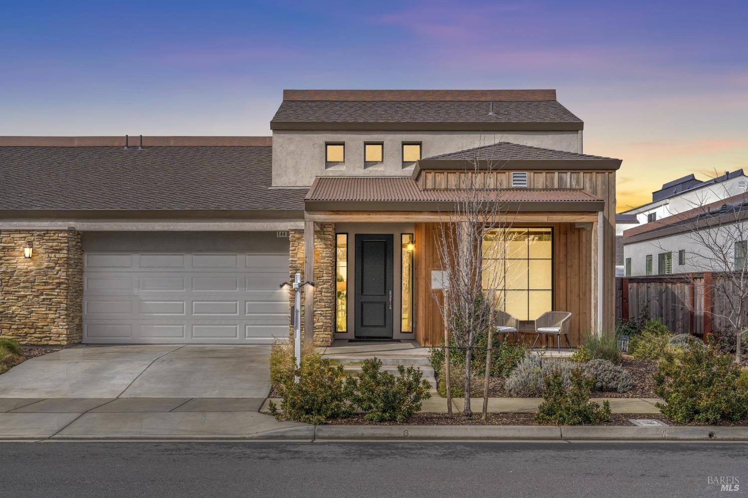 Detail Gallery Image 1 of 1 For 1449 Acorn Way, Windsor,  CA 95492 - 2 Beds | 2 Baths