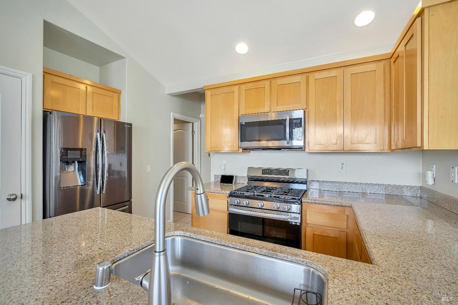 Detail Gallery Image 15 of 44 For 741 Fresno Ave, Santa Rosa,  CA 95407 - 3 Beds | 2 Baths
