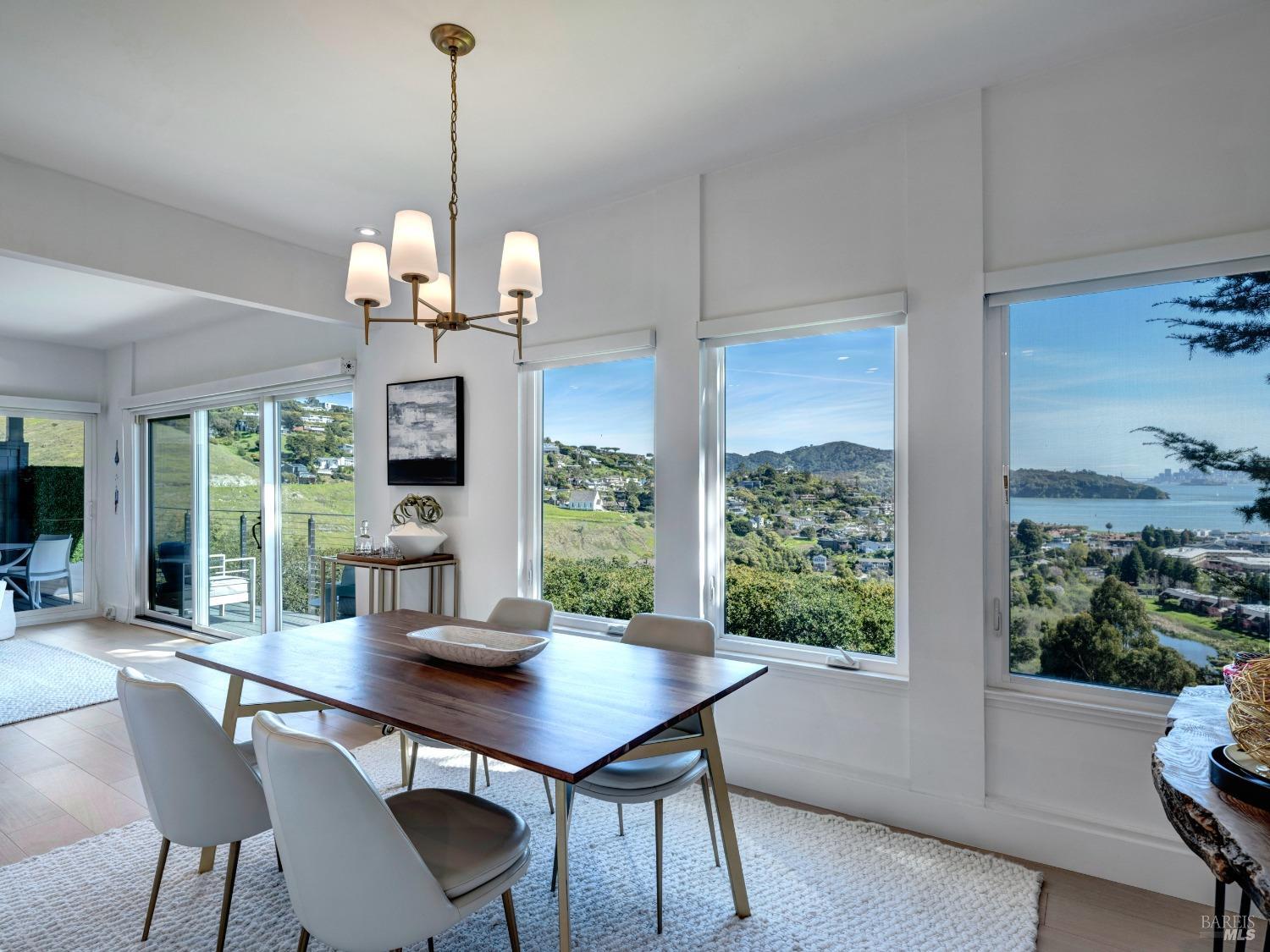 Detail Gallery Image 13 of 40 For 15 Corinthian Ct #11,  Tiburon,  CA 94920 - 2 Beds | 2 Baths