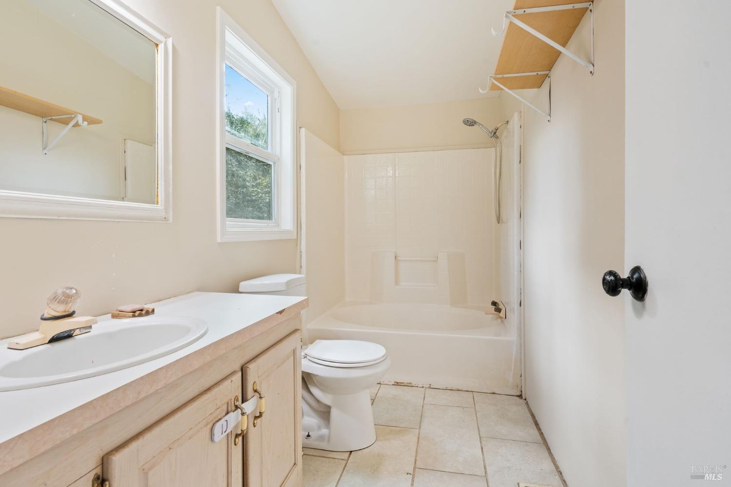 Detail Gallery Image 10 of 22 For 9381 N State St, Redwood Valley,  CA 95470 - 3 Beds | 2 Baths