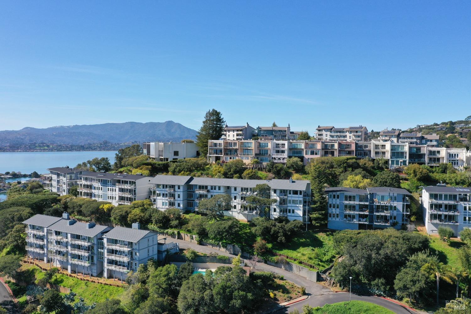 Detail Gallery Image 33 of 40 For 15 Corinthian Ct #11,  Tiburon,  CA 94920 - 2 Beds | 2 Baths