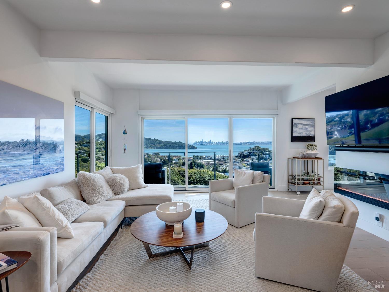 Detail Gallery Image 8 of 40 For 15 Corinthian Ct #11,  Tiburon,  CA 94920 - 2 Beds | 2 Baths