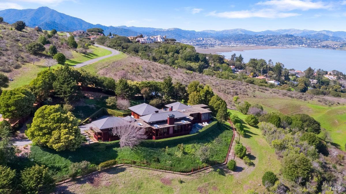 Photo of 325 Taylor Rd in Tiburon, CA