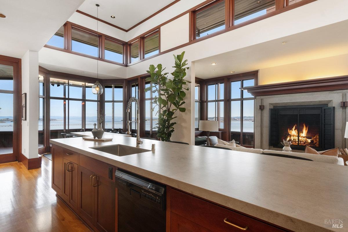 Detail Gallery Image 9 of 65 For 325 Taylor Rd, Tiburon,  CA 94920 - 3 Beds | 2/1 Baths