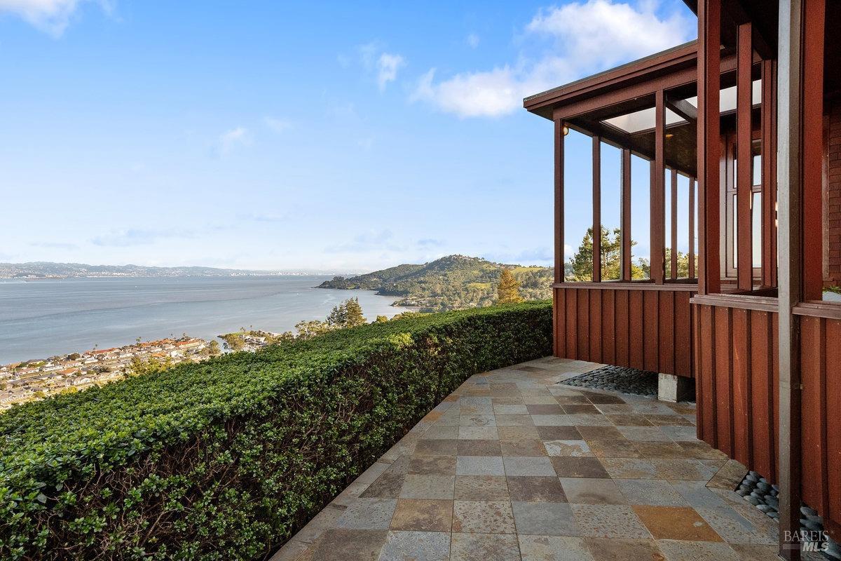 Detail Gallery Image 44 of 65 For 325 Taylor Rd, Tiburon,  CA 94920 - 3 Beds | 2/1 Baths