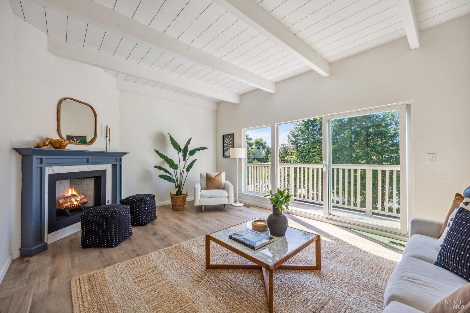 Detail Gallery Image 2 of 36 For 390 Cecilia Way, Tiburon,  CA 94920 - 3 Beds | 2/1 Baths