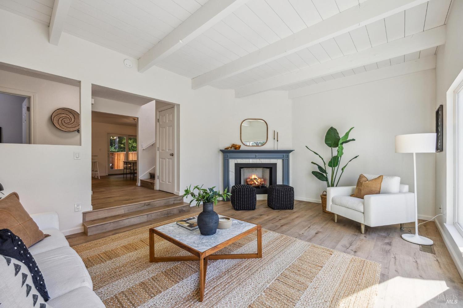 Detail Gallery Image 1 of 36 For 390 Cecilia Way, Tiburon,  CA 94920 - 3 Beds | 2/1 Baths