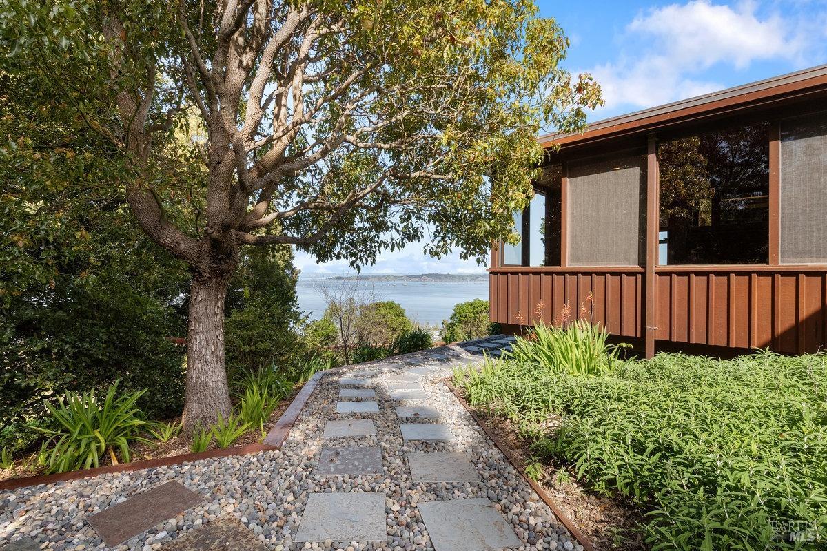 Detail Gallery Image 24 of 65 For 325 Taylor Rd, Tiburon,  CA 94920 - 3 Beds | 2/1 Baths