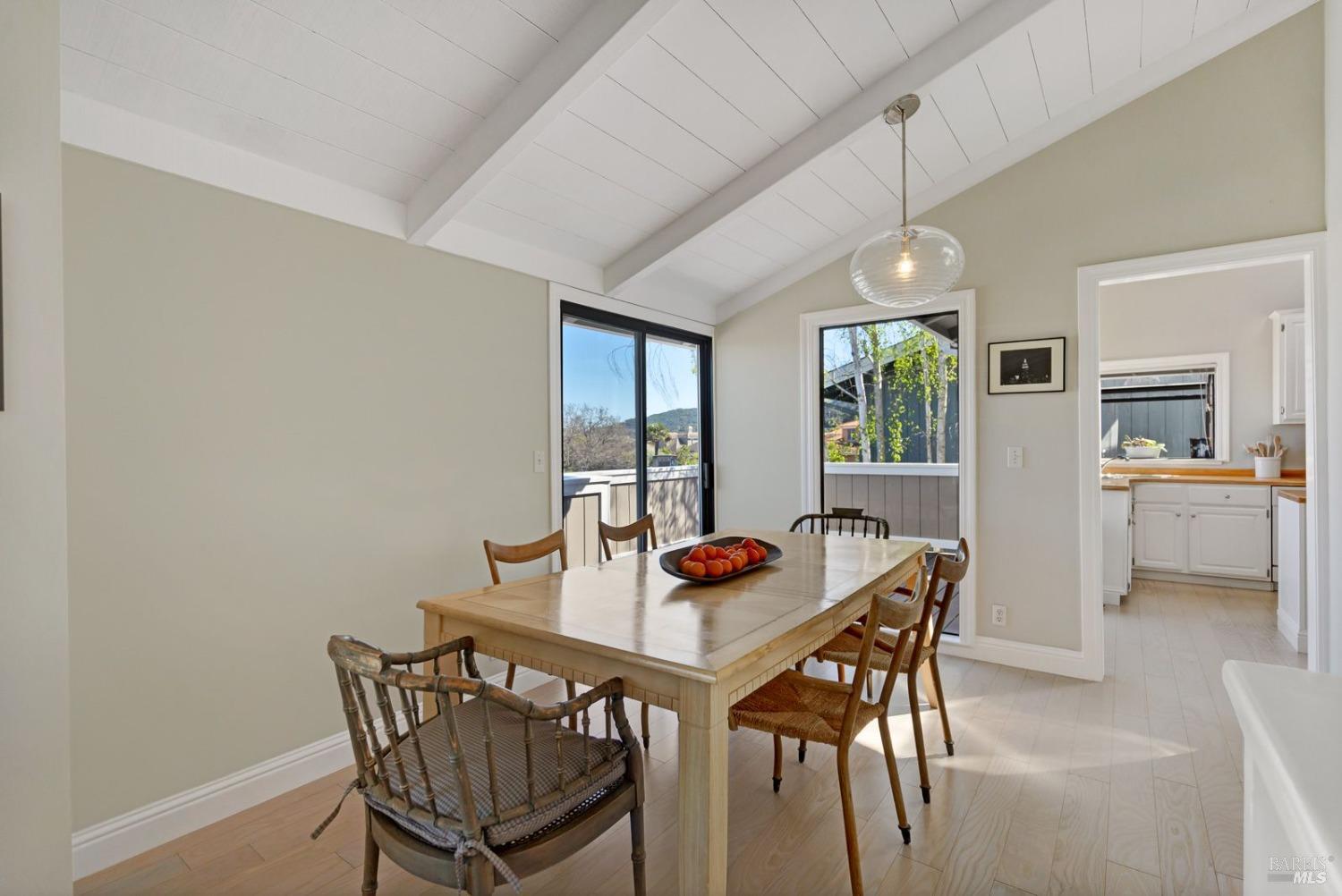 Detail Gallery Image 10 of 38 For 115 Trinidad Dr, Tiburon,  CA 94920 - 4 Beds | 2/1 Baths