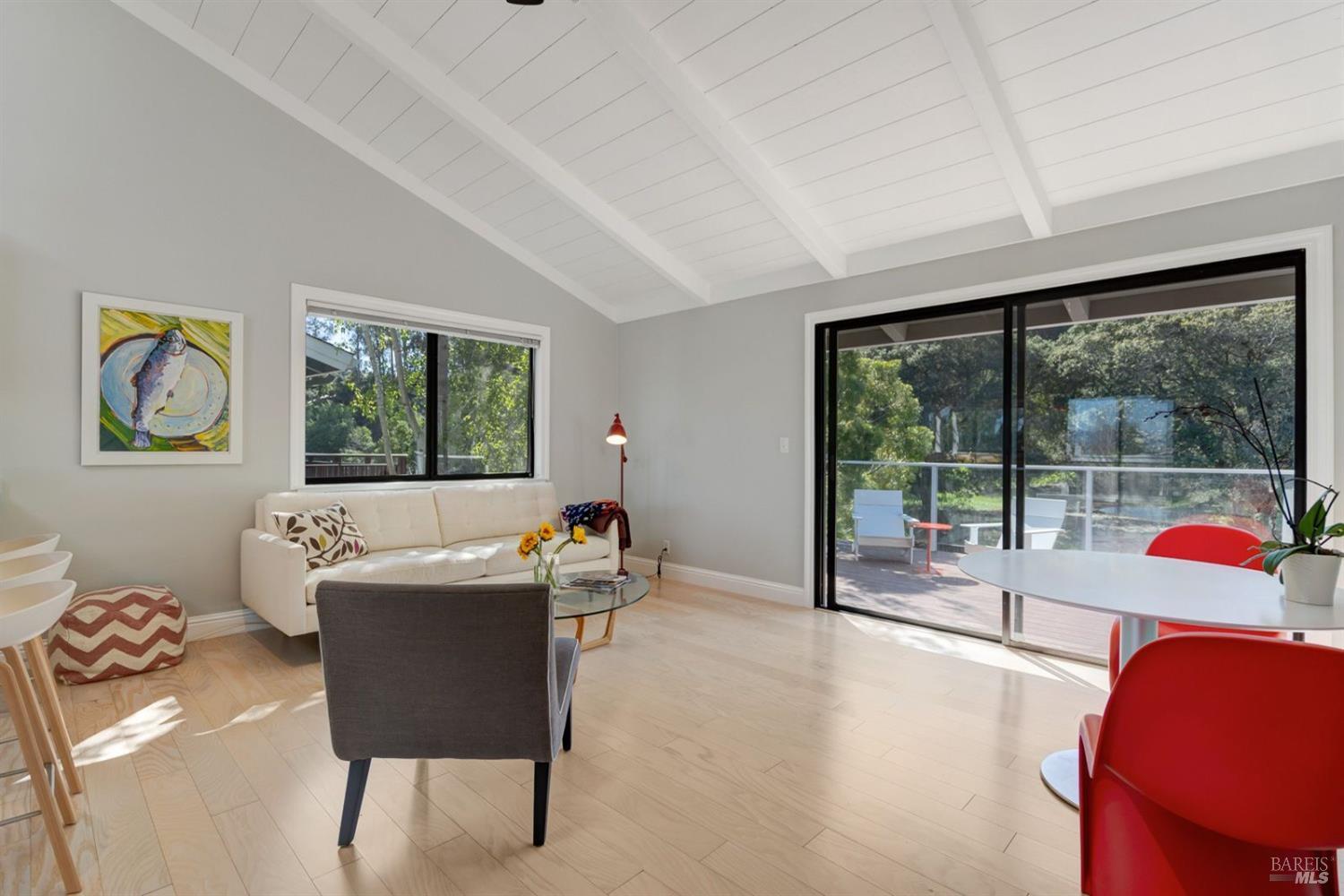 Detail Gallery Image 17 of 38 For 115 Trinidad Dr, Tiburon,  CA 94920 - 4 Beds | 2/1 Baths