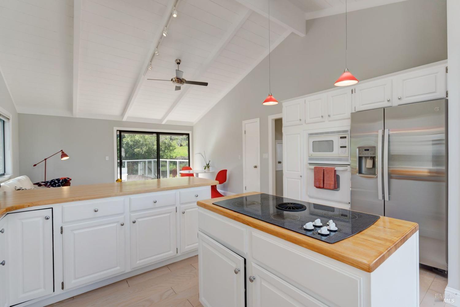 Detail Gallery Image 12 of 38 For 115 Trinidad Dr, Tiburon,  CA 94920 - 4 Beds | 2/1 Baths