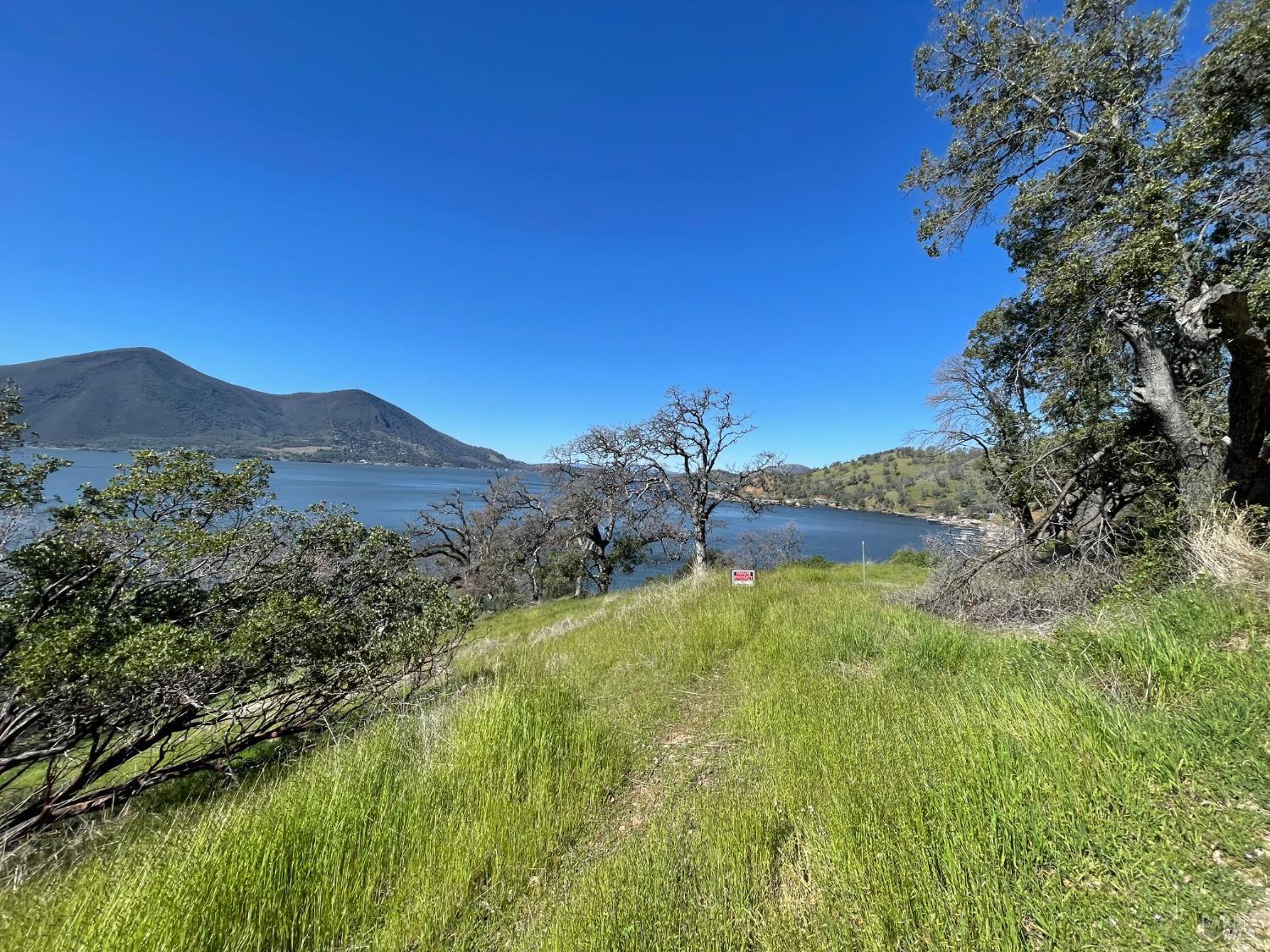Photo of 11465 Lakeshore Dr in Clearlake, CA