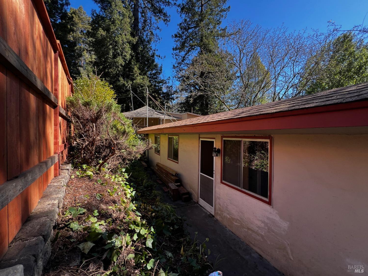 Detail Gallery Image 6 of 26 For 16017 Palo Alto Dr, Guerneville,  CA 95446 - 2 Beds | 1 Baths