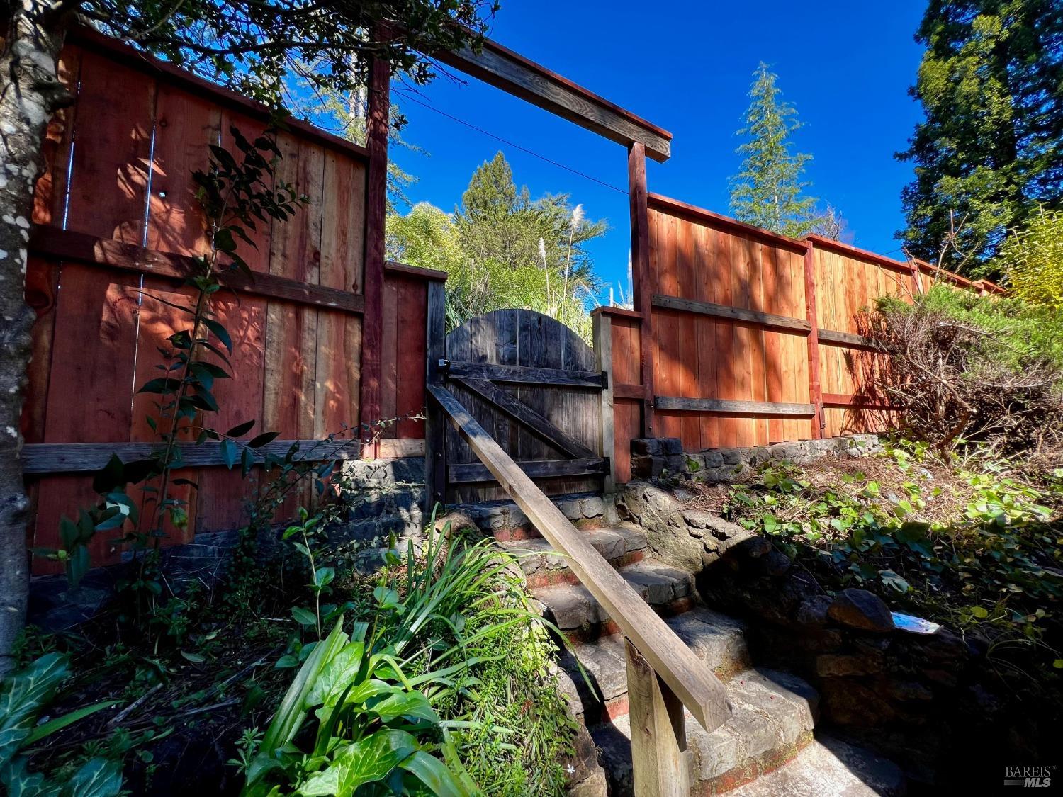 Detail Gallery Image 16 of 26 For 16017 Palo Alto Dr, Guerneville,  CA 95446 - 2 Beds | 1 Baths