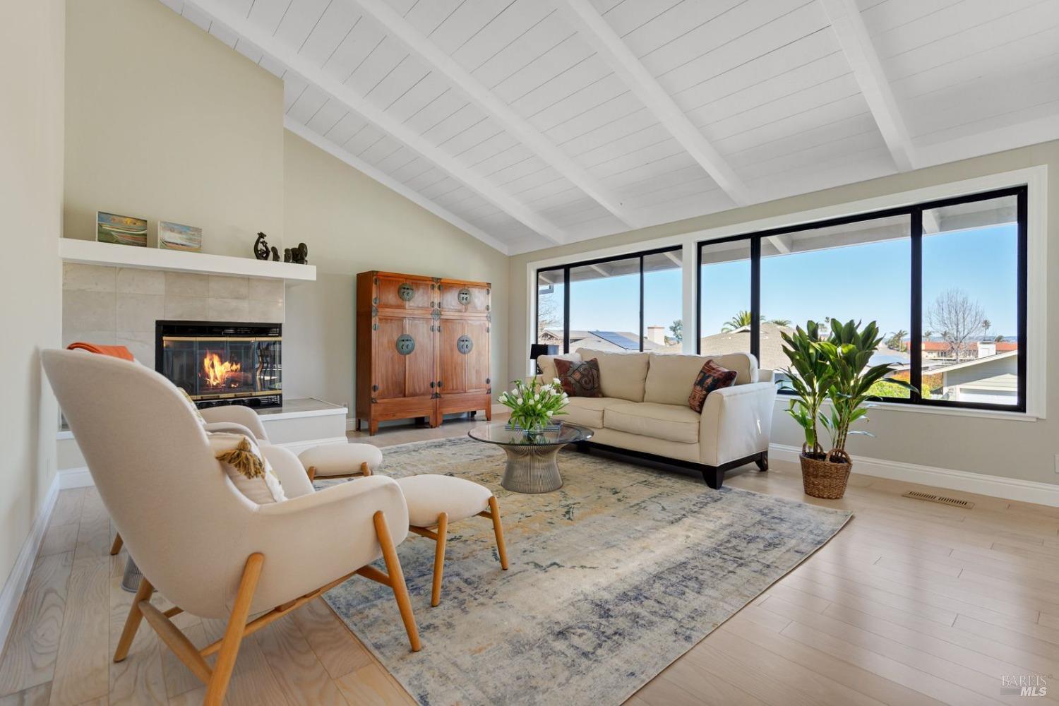 Detail Gallery Image 6 of 38 For 115 Trinidad Dr, Tiburon,  CA 94920 - 4 Beds | 2/1 Baths