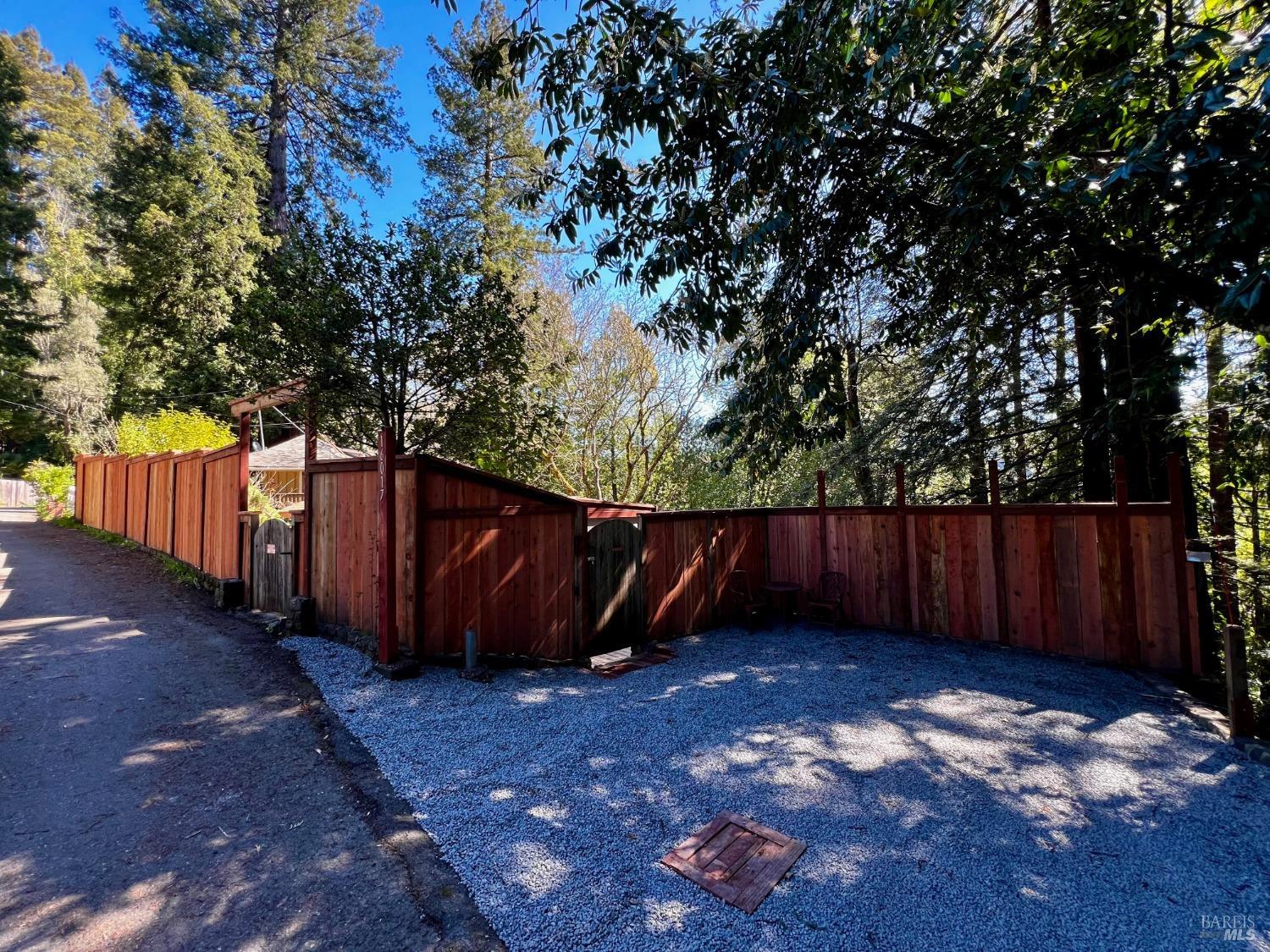 Detail Gallery Image 5 of 26 For 16017 Palo Alto Dr, Guerneville,  CA 95446 - 2 Beds | 1 Baths
