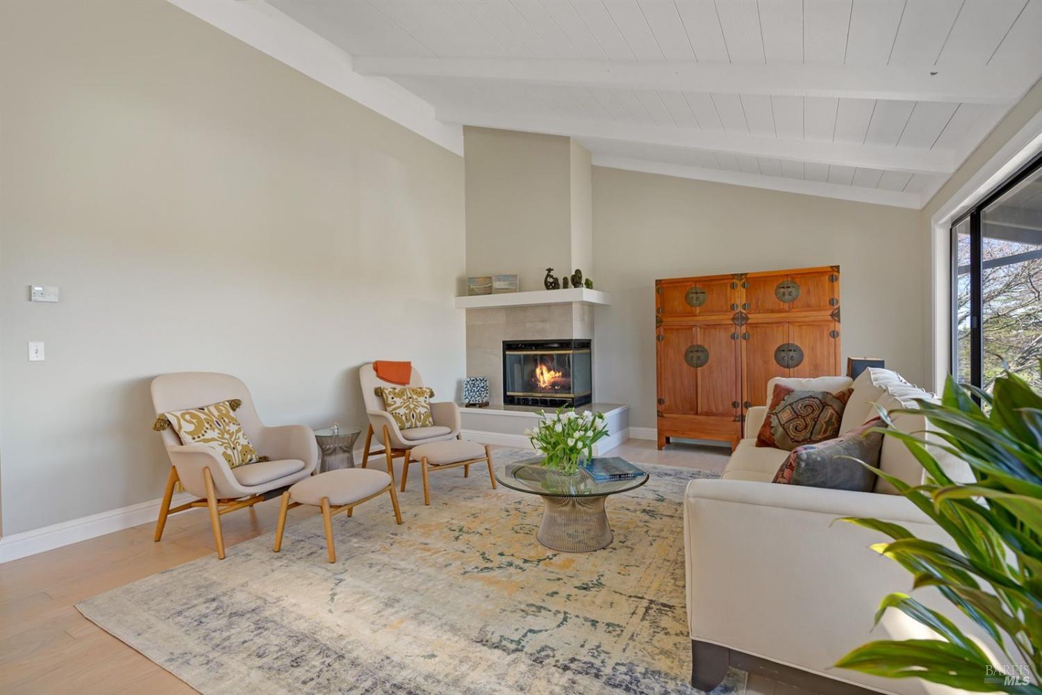 Detail Gallery Image 7 of 38 For 115 Trinidad Dr, Tiburon,  CA 94920 - 4 Beds | 2/1 Baths