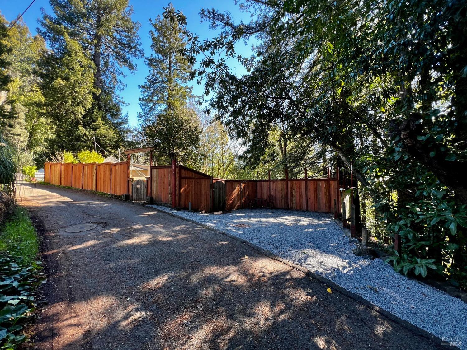Photo of 16017 Palo Alto Dr in Guerneville, CA