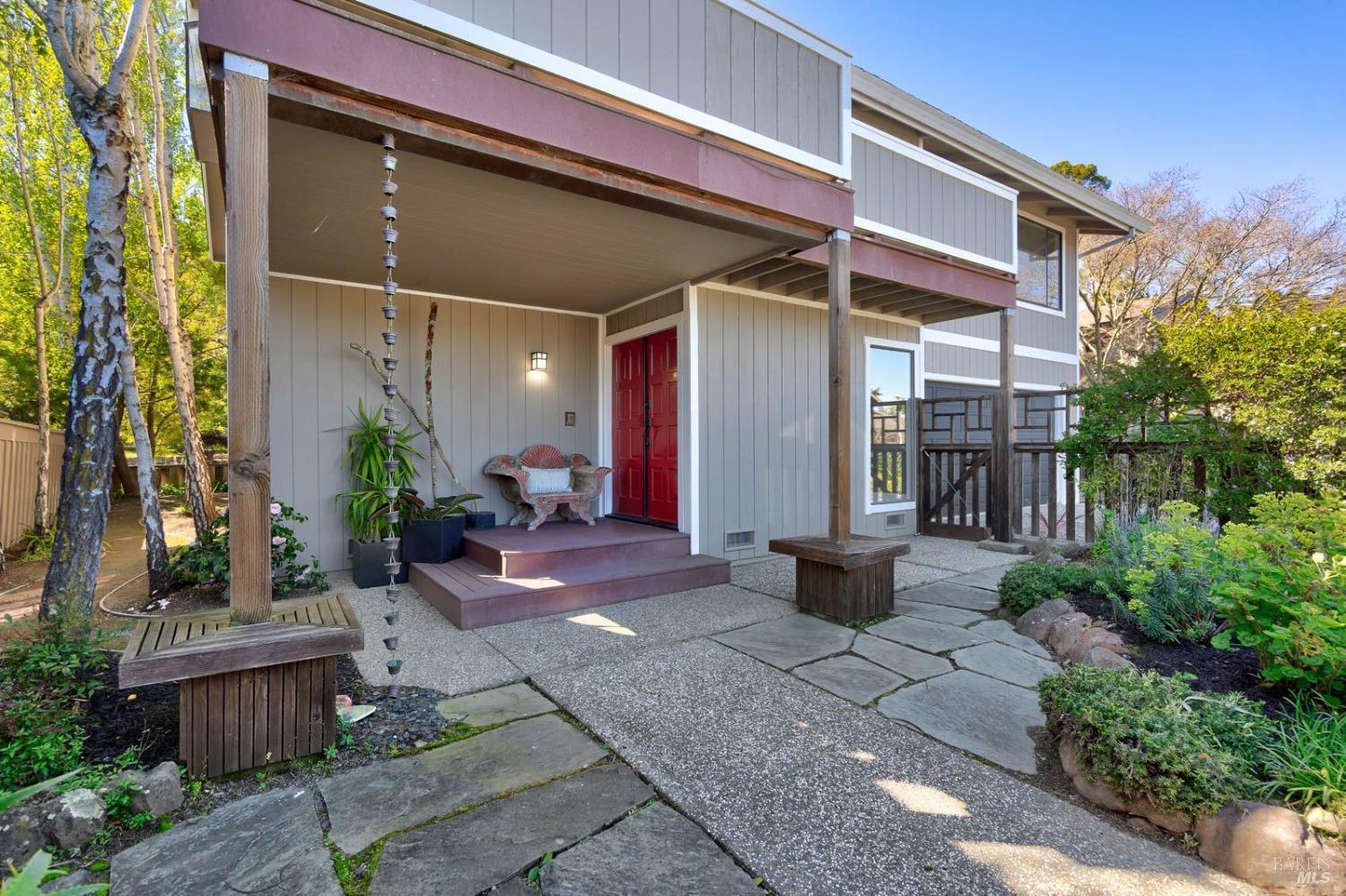 Detail Gallery Image 3 of 38 For 115 Trinidad Dr, Tiburon,  CA 94920 - 4 Beds | 2/1 Baths