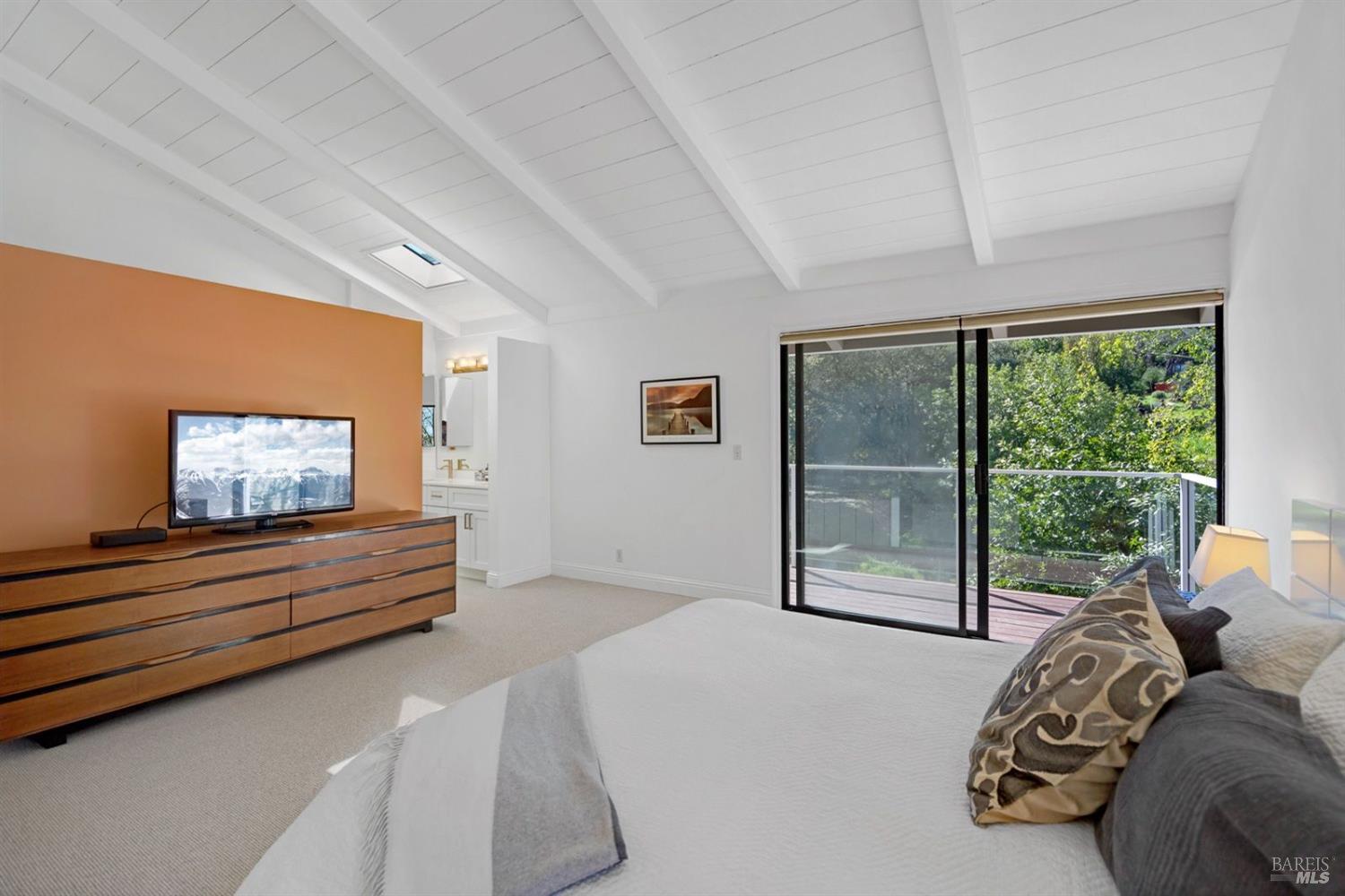 Detail Gallery Image 23 of 38 For 115 Trinidad Dr, Tiburon,  CA 94920 - 4 Beds | 2/1 Baths