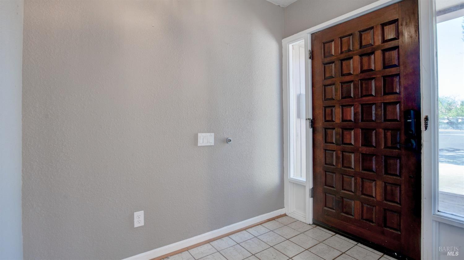 Detail Gallery Image 5 of 59 For 511 Hemlock Ct, Vacaville,  CA 95688 - 3 Beds | 2 Baths